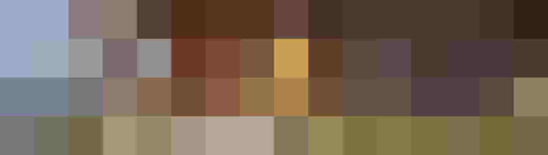 Drei Radfahrer vor Berghütte mit Alpenpanorama und traditionellem Holzbrunnen