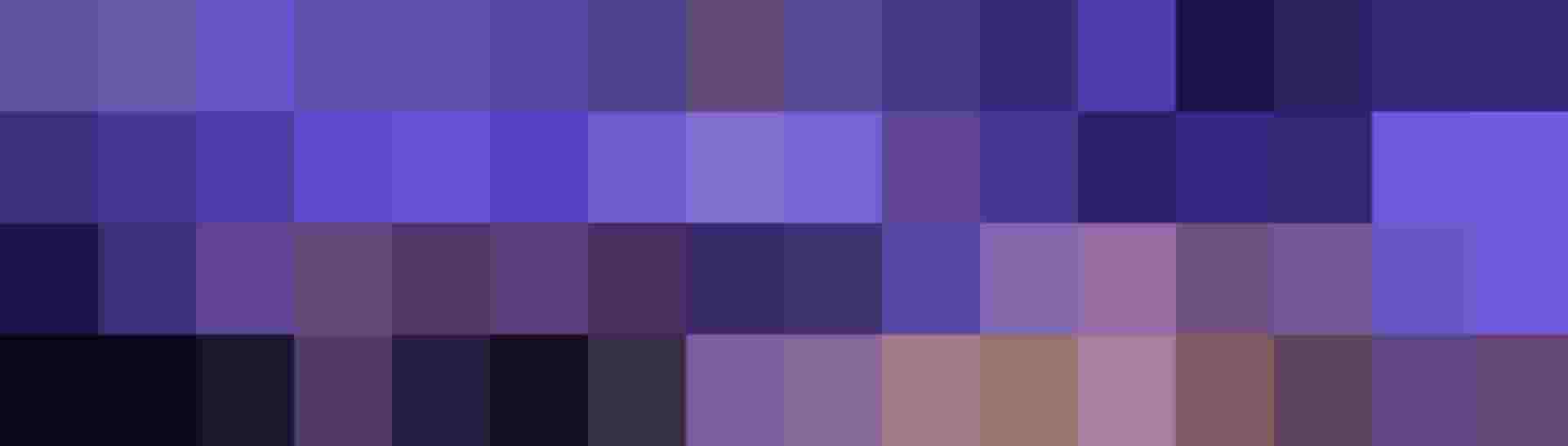 Winterliches Alpenpanorama mit beleuchtetem Dorf und Skipiste in Saalbach bei Nacht